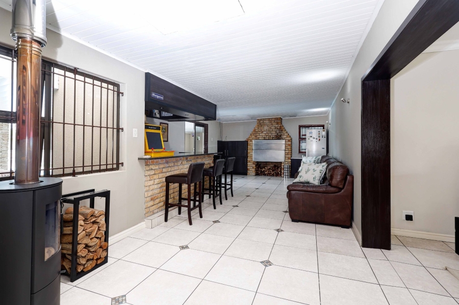 4 Bedroom Property for Sale in Loevenstein Western Cape